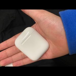 Apple AirPod charging case